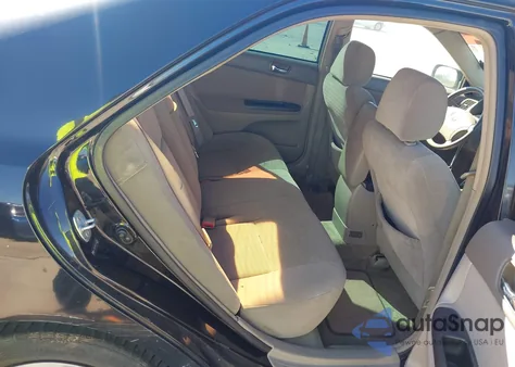 2005 Toyota Camry Le z USA, uszkodzony, nr VIN 4T1BE32K25U403984